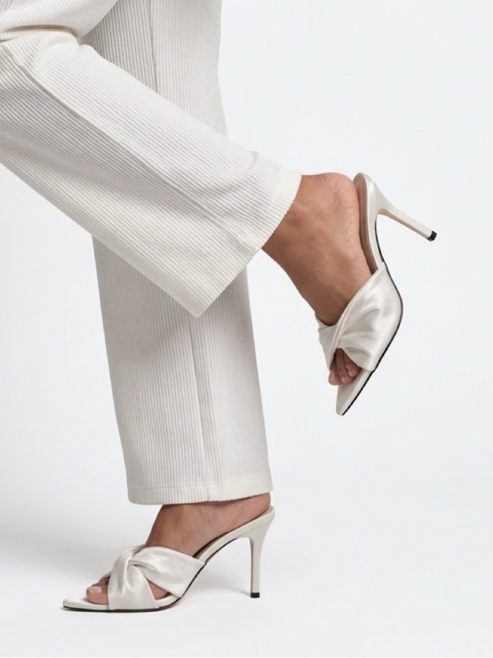 White Satin Twist Knot Pointed Toe Mule Heels Size 38 / US 7.5